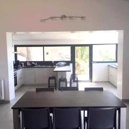 House 10
