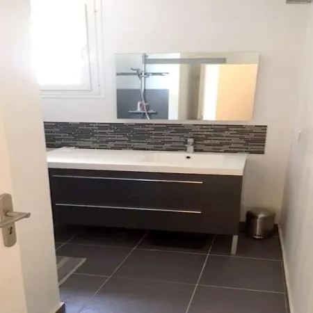 House 10 *